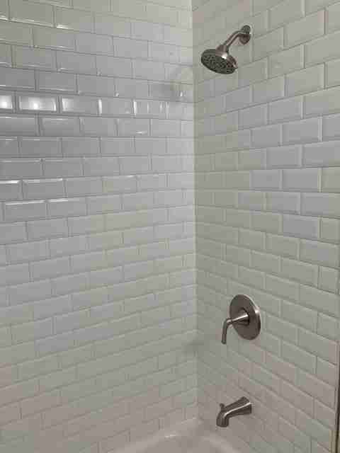 16853 Stoepel downstairs bath tile.jpg